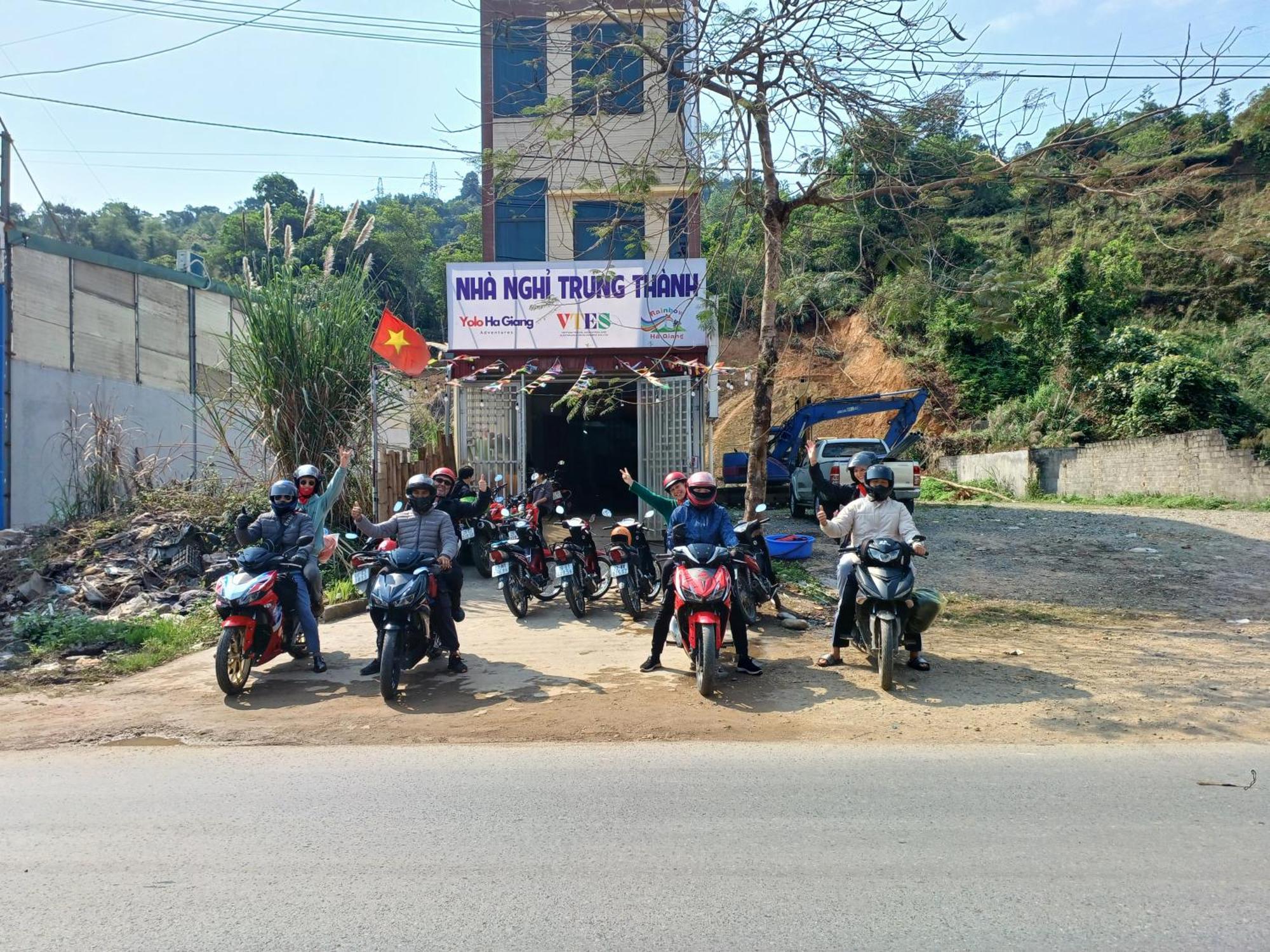 מלון Yolo Ha Giang Adventures, Motorbike And Loop Tours מראה חיצוני תמונה