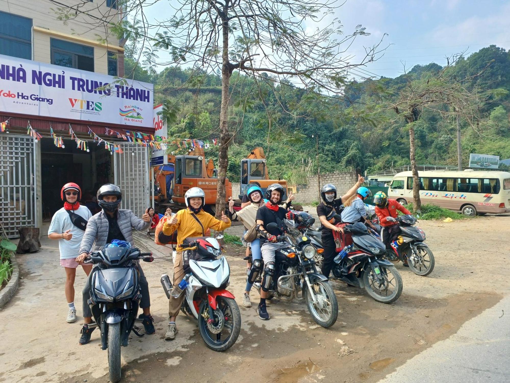 מלון Yolo Ha Giang Adventures, Motorbike And Loop Tours מראה חיצוני תמונה