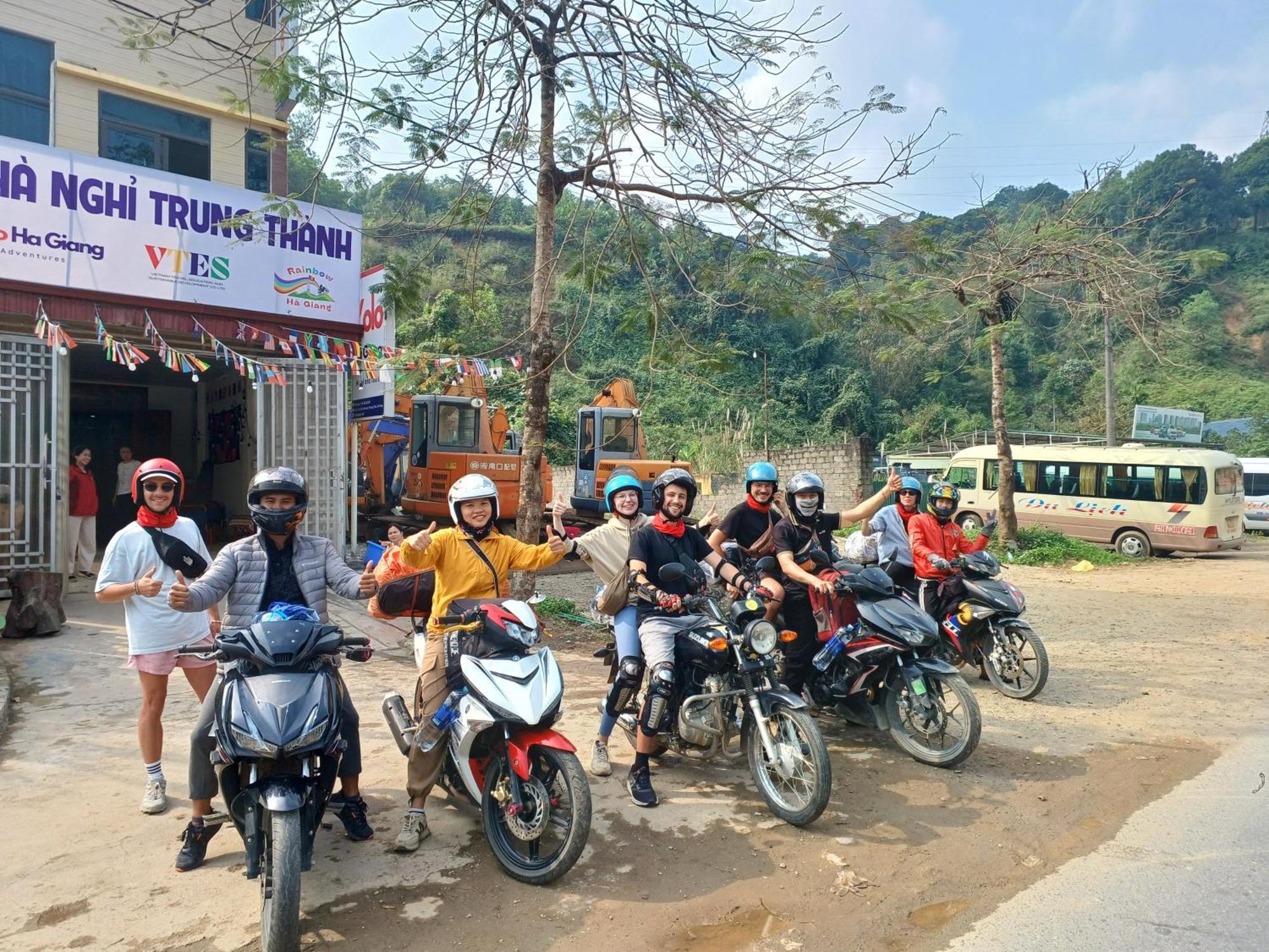 מלון Yolo Ha Giang Adventures, Motorbike And Loop Tours מראה חיצוני תמונה