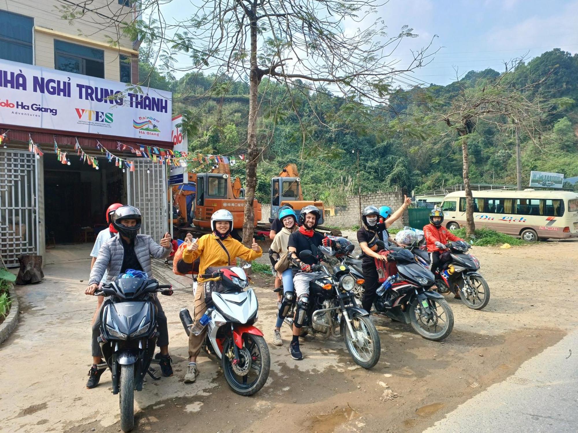 מלון Yolo Ha Giang Adventures, Motorbike And Loop Tours מראה חיצוני תמונה